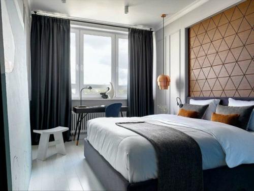 Деревянные панели в спальне: уют, который чувствуется. 05