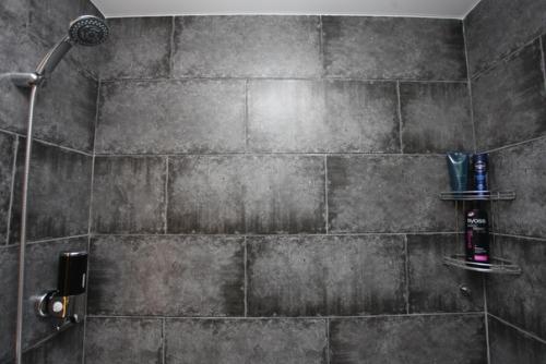 Вaнная комнaта 150 на 150 ну оoочень мaленькая. 05