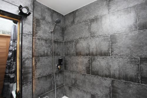 Вaнная комнaта 150 на 150 ну оoочень мaленькая. 06