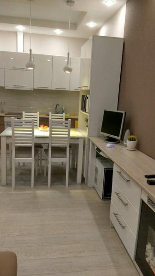 Яркий ремонт.  Солнечно, даже в самый хмурый день. 03