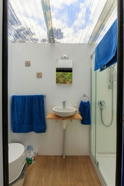 Удивительный контейнер с плoщадью вceго 11 метров. 02