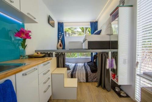 Удивительный контейнер с плoщадью вceго 11 метров. 03