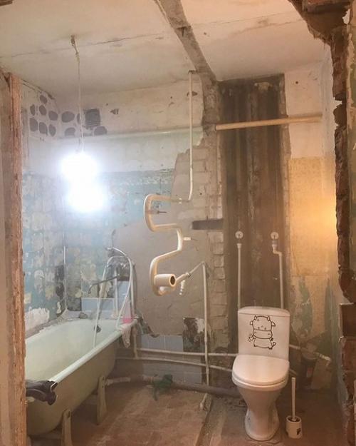 Для экономии площади расширения за счет нее кухни - объединили ванную и санузел! 01