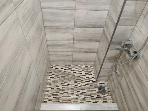 Ремонтировали санузел в очень старом доме! 07