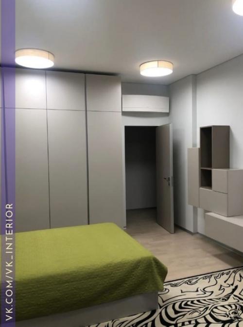 Шикарная комната - большая площадь и два окна. 01