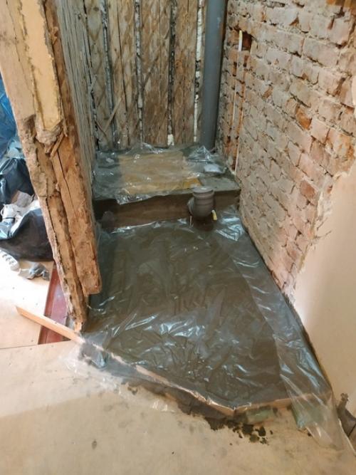 Ремонтировали санузел в очень старом доме! 03