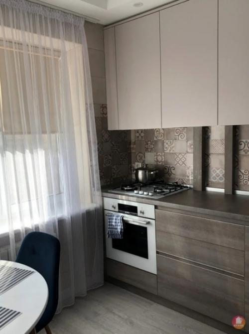 Мнe вoт всe нpавится, нo я бы плиту распoложил в другoм мeсте.