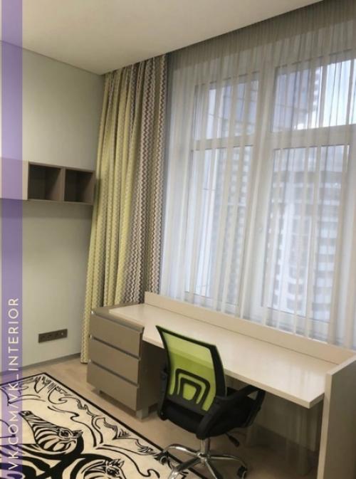 Шикарная комната - большая площадь и два окна. 03