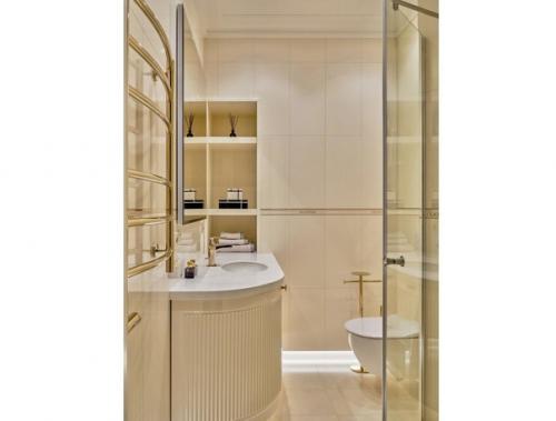 Дизайнер отлично поработал над квартирой с очень сложной планировкой. 09