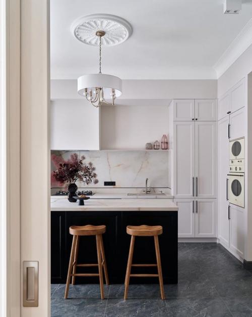 Классический интерьер просторной квартиры, где дизайнер постарался. 04