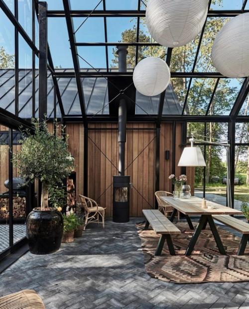 Вот такой интересный и необычный дом. 04