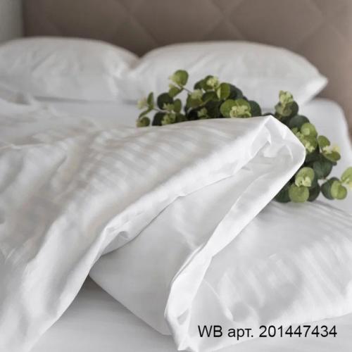 Белое постельное белье придает спальне элегантный и стильный вид, а также сочетается с любым интерьером и декором. 03