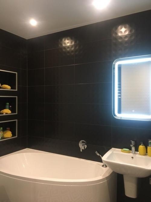 У нас была ванная с нестандартной планировкой.  