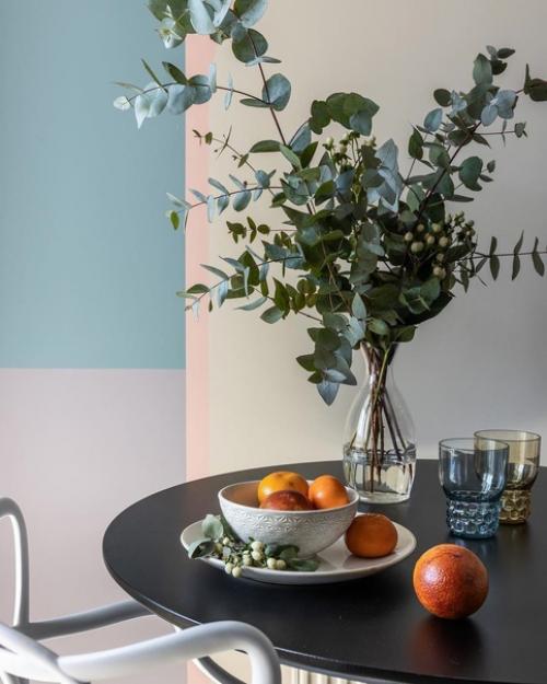 Смелый и необычный интерьер можно создать и с помощью нейтральных цветов.