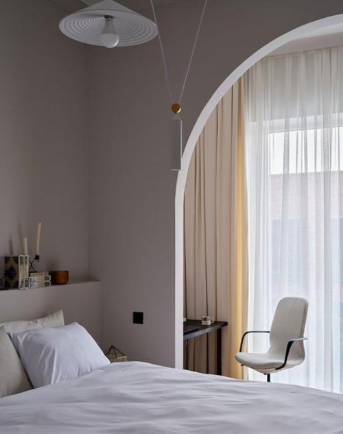 Классический интерьер просторной квартиры, где дизайнер постарался. 08