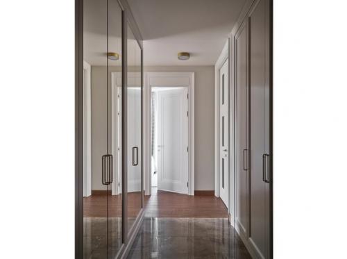 Дизайнер отлично поработал над квартирой с очень сложной планировкой. 06