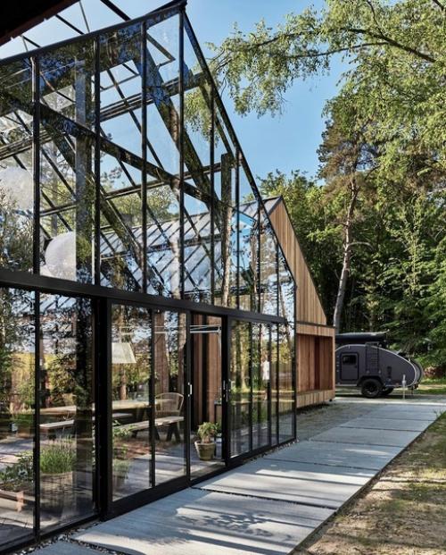 Вот такой интересный и необычный дом. 03