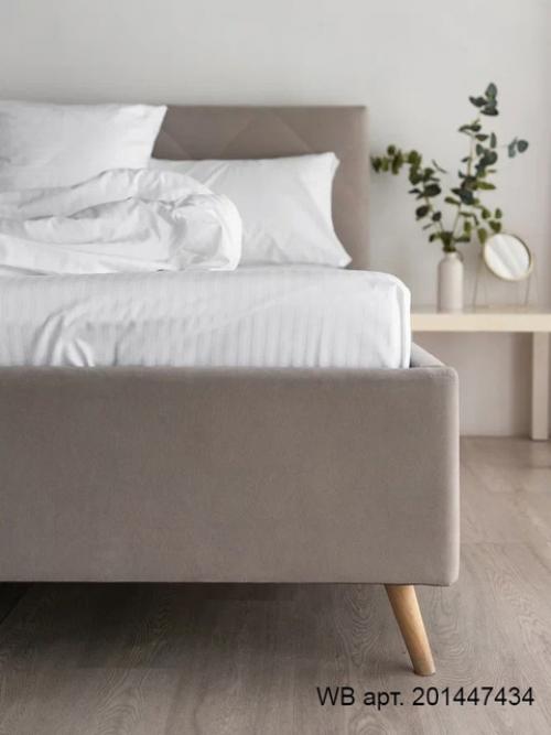 Белое постельное белье придает спальне элегантный и стильный вид, а также сочетается с любым интерьером и декором. 02