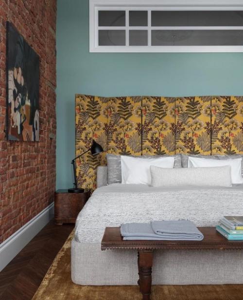 Яркий и необычный пример оформления спальной комнаты. 02