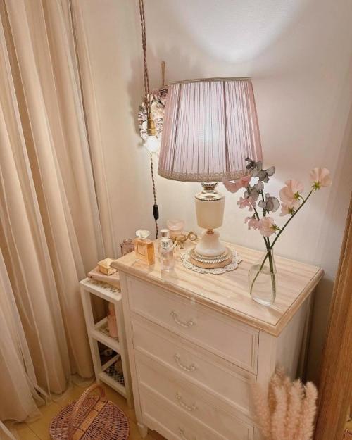 Кремовая спальня для молодой девушки. 02