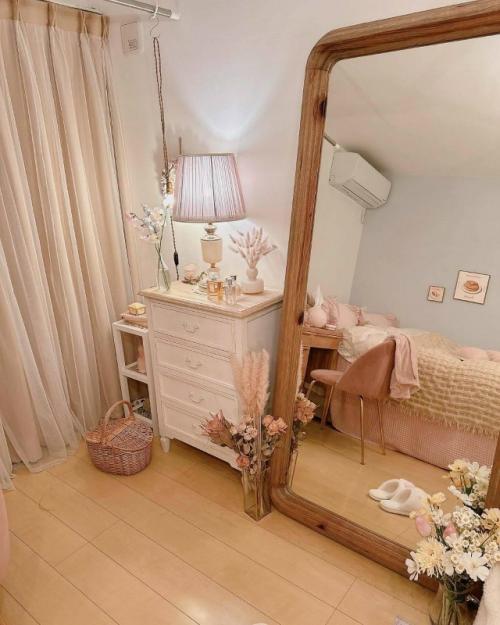 Кремовая спальня для молодой девушки. 03