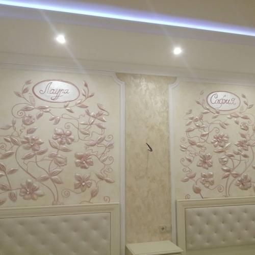 Сделала 2 декоративных пано, в детской, для двоих девочек.