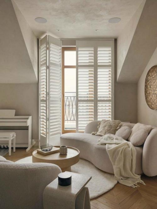 Французский шарм под крышей: мансарда с атмосферой Парижа. 02