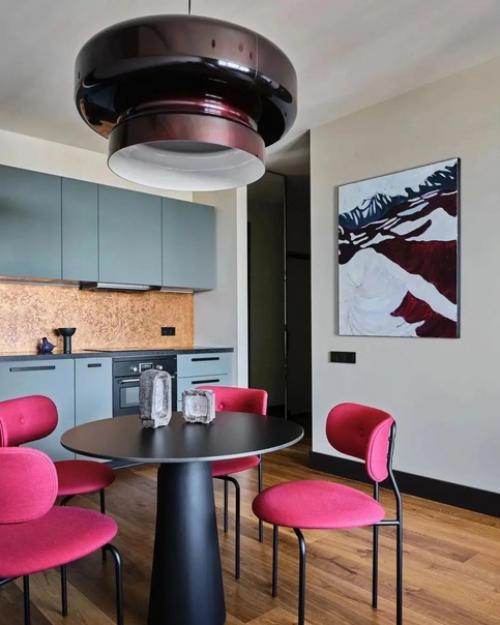 Квартира наполненная яркими цветами и винтажной мебелью. 02