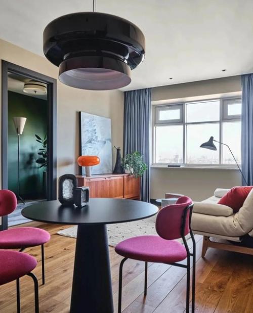 Квартира наполненная яркими цветами и винтажной мебелью. 03