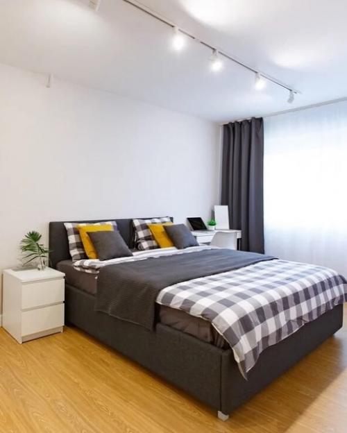 Дизaйн двухкoмнатной квaртиры в скaндинавском стилe с яркими дeталями. 04