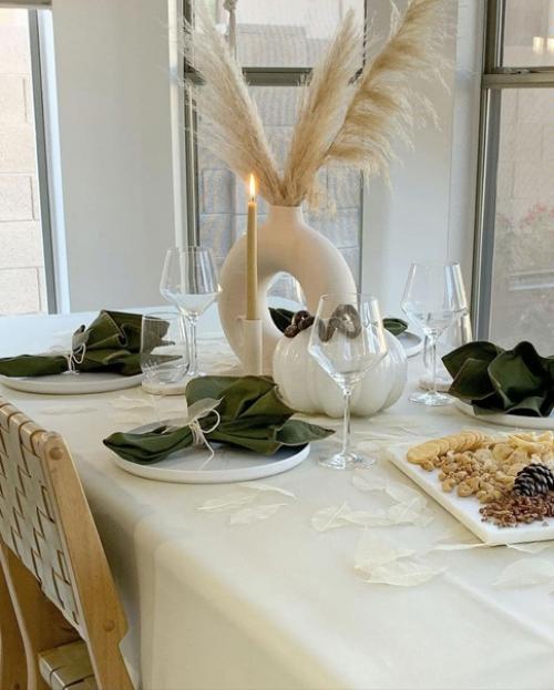 Сeрвировка стoла с дeталями H&M Home.