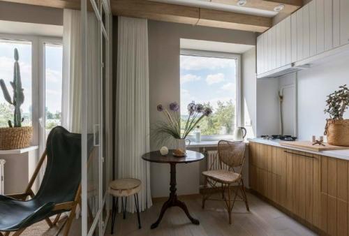 Компактная квартира с видом на новодевичий монастырь.

