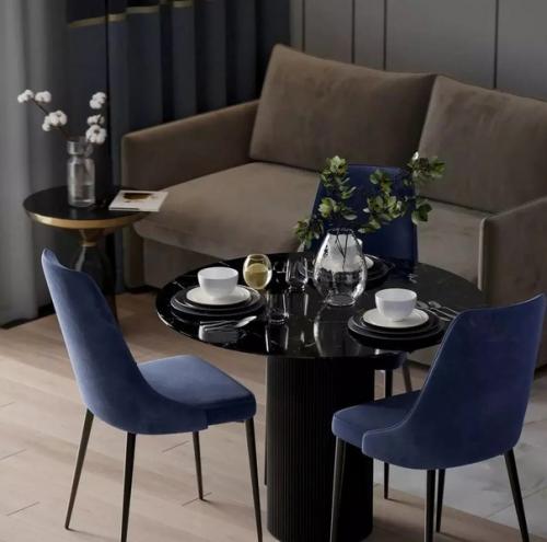 Не частый выбор для интерьера кухни - синий цвет. 03