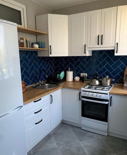 Темно-синий фартук изюминкой стал. 03