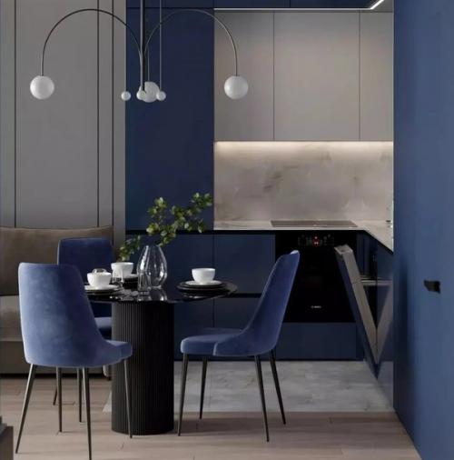 Не частый выбор для интерьера кухни - синий цвет.