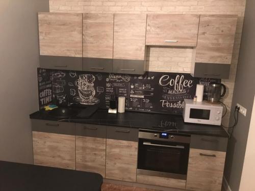 Обустроили маленькую кухню. 03