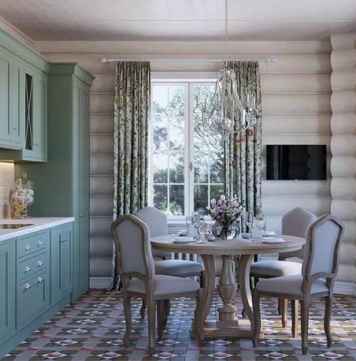 Бревенчастый дом в стиле Прованс.