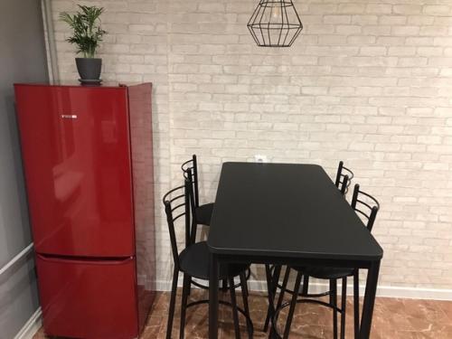 Обустроили маленькую кухню.