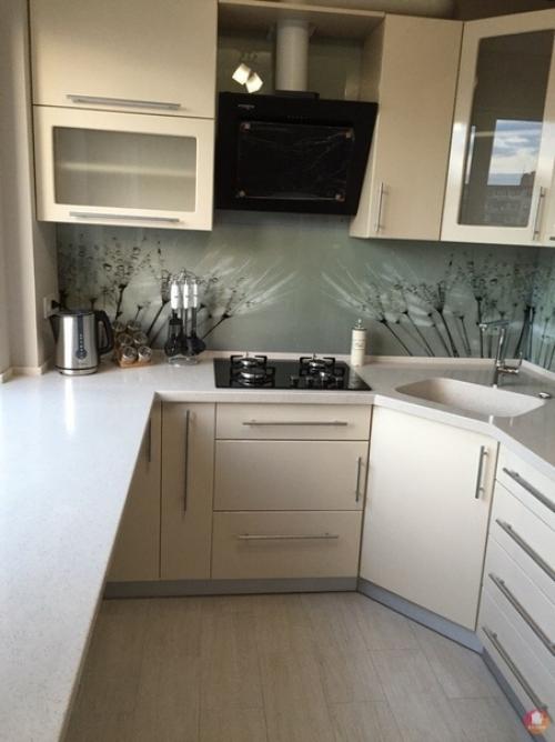 Пример кухни в панельном доме, всего 5 кв.