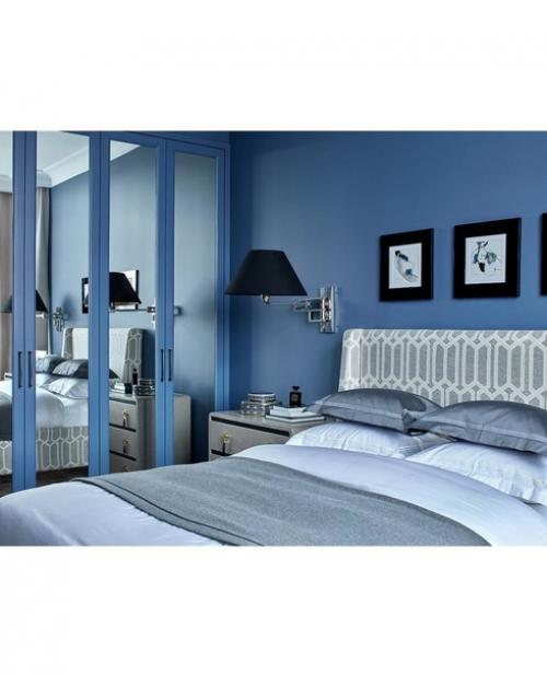 Спальная комната в холодных синих оттенках. 01