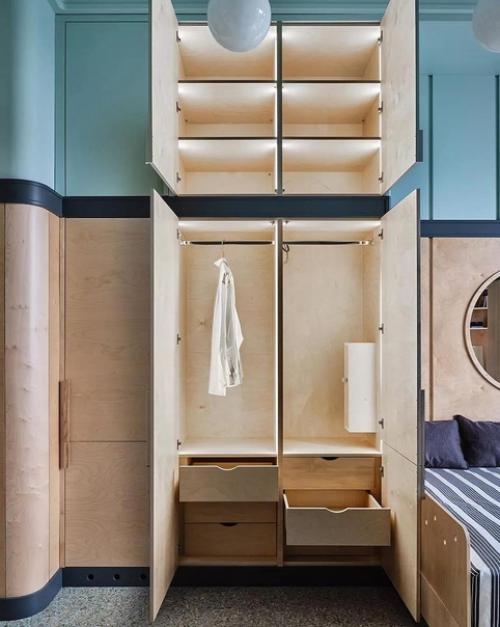 Эта квартира совсем небольшая, но у заказчицы были пожелания, какие зоны обязательно должны быть -. 05