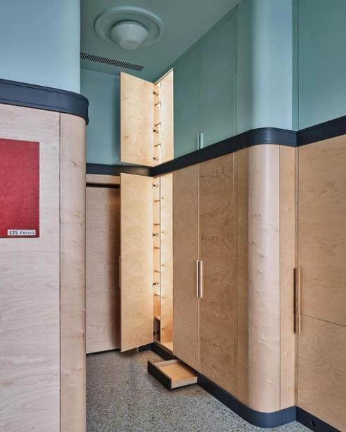 Эта квартира совсем небольшая, но у заказчицы были пожелания, какие зоны обязательно должны быть -. 03