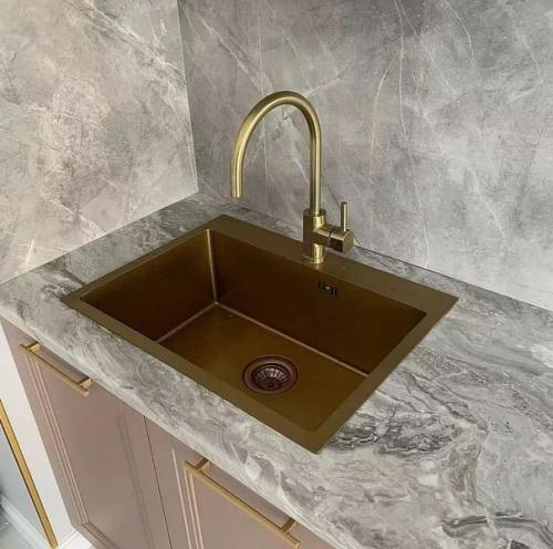 Пудровый розовый цвет в оформлении кухни. 01