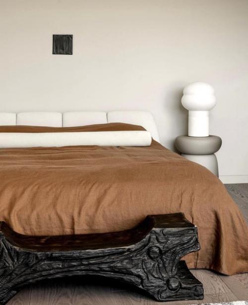 Весьма необычная, неординарная спальная комната. 02