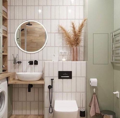 Совмещенный санузел. Небольшого размера.