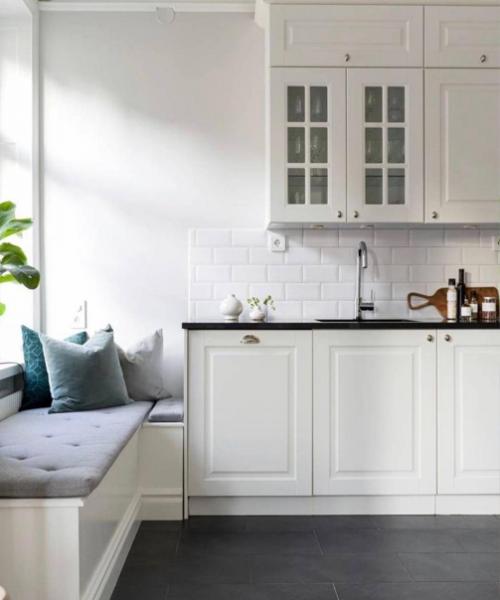 Белоснежная кухня. Объединенная со столовой. 02