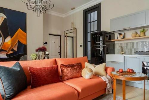 Уникальный интерьер с ванной на месте кухни. 01