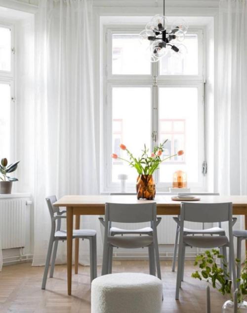 Белоснежная кухня. Объединенная со столовой.