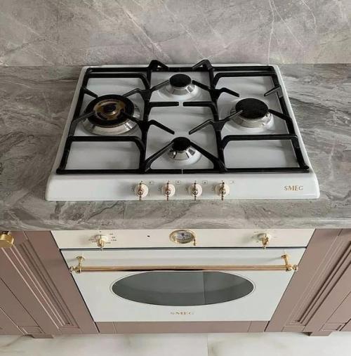 Пудровый розовый цвет в оформлении кухни. 07