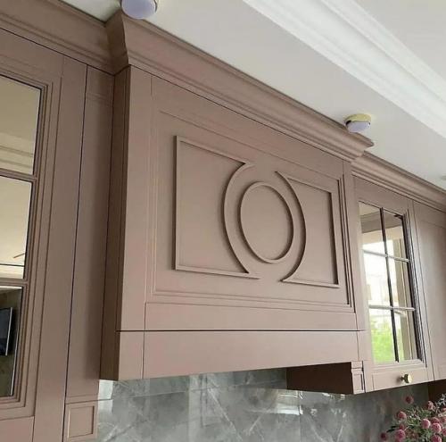 Пудровый розовый цвет в оформлении кухни. 06